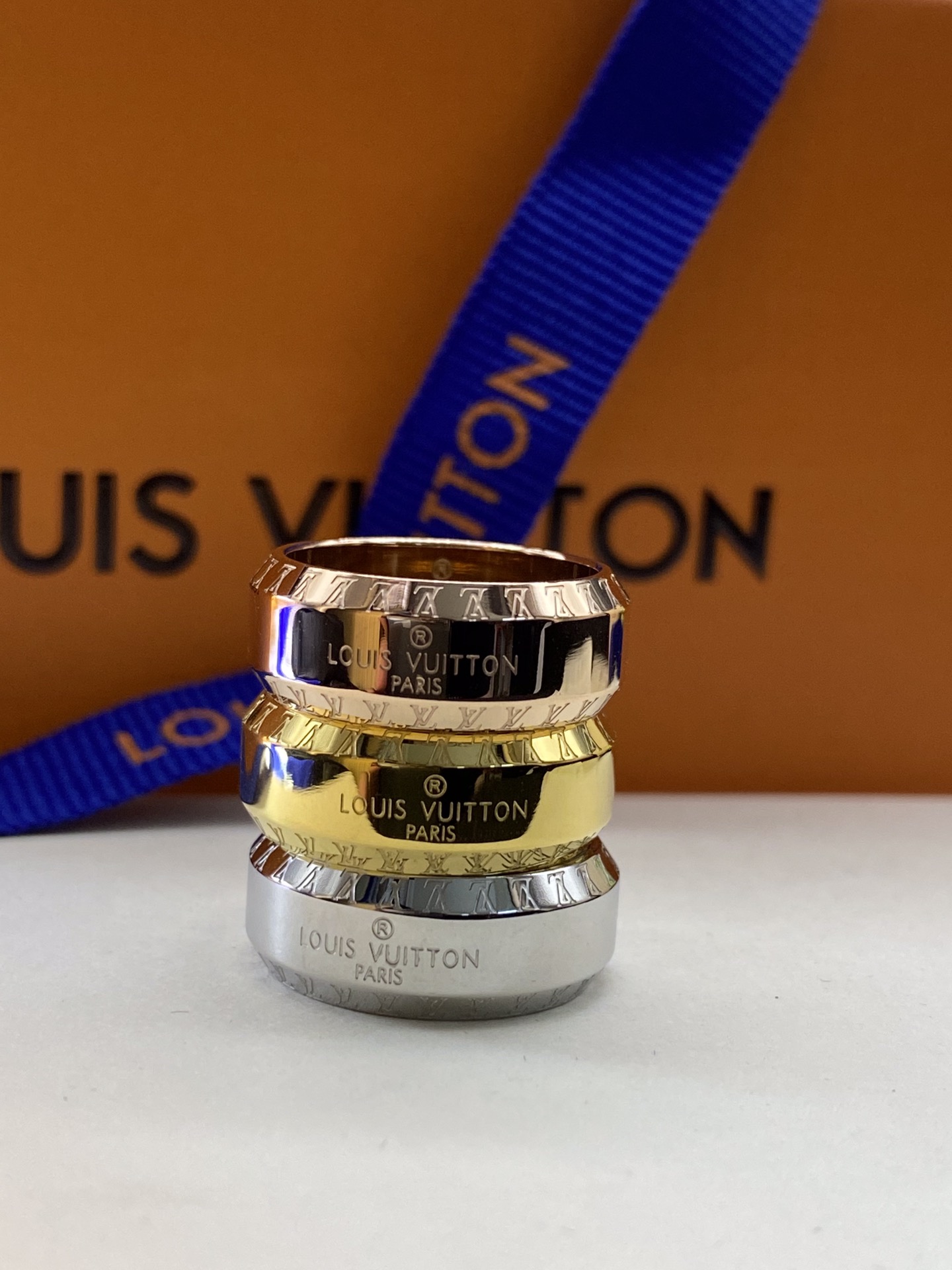 LV ring-68
