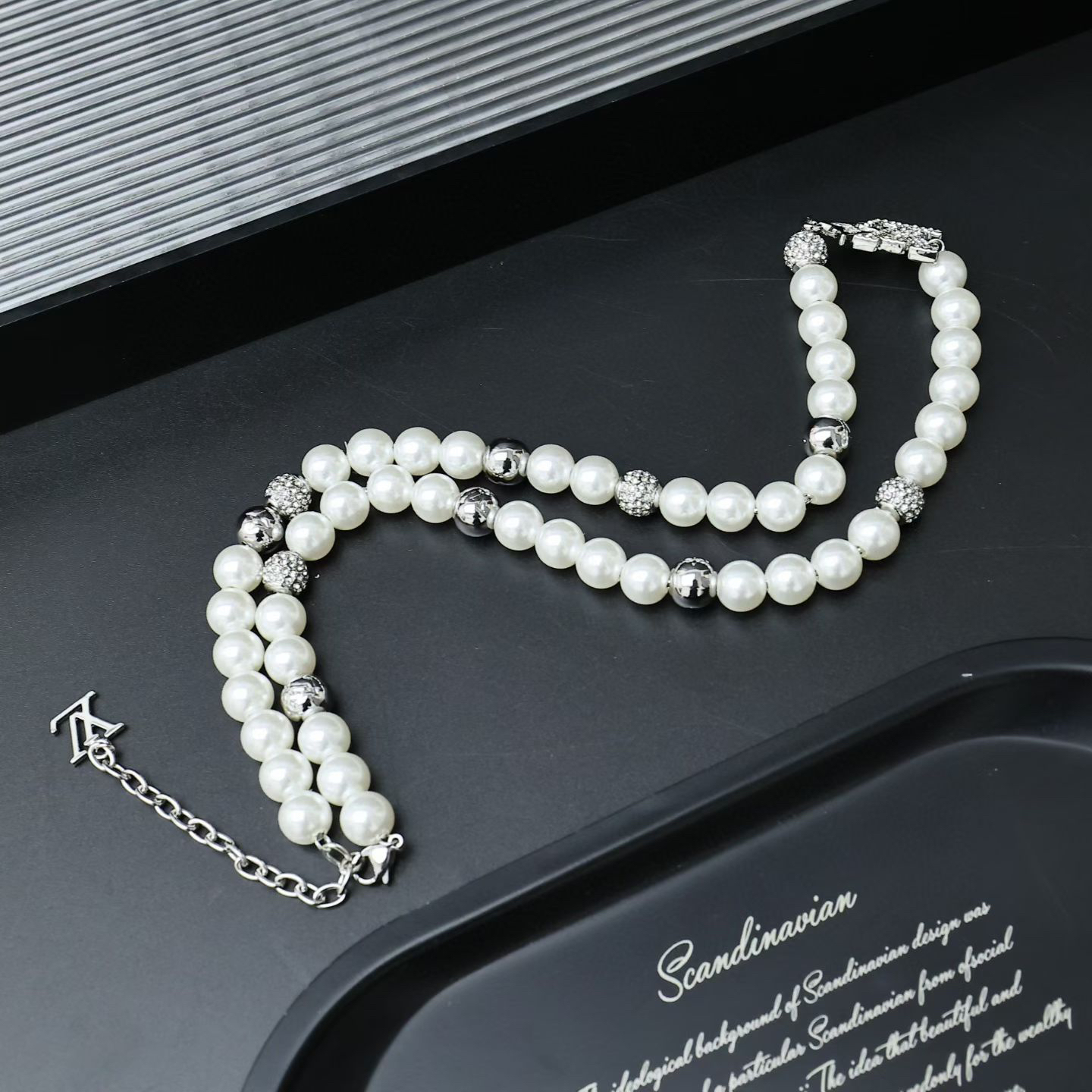 LV necklace-31
