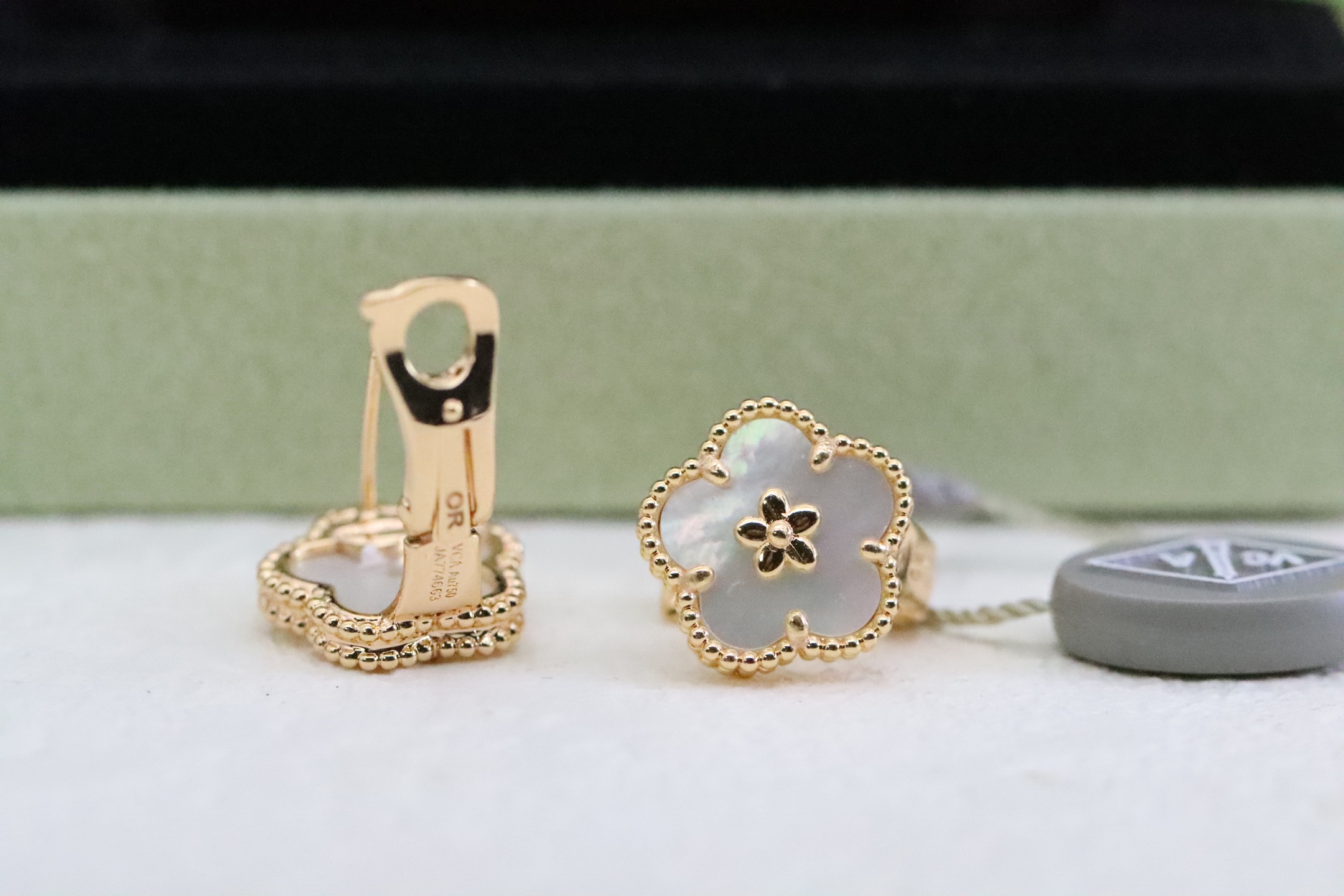 Van Cleef & Arpels earring-120