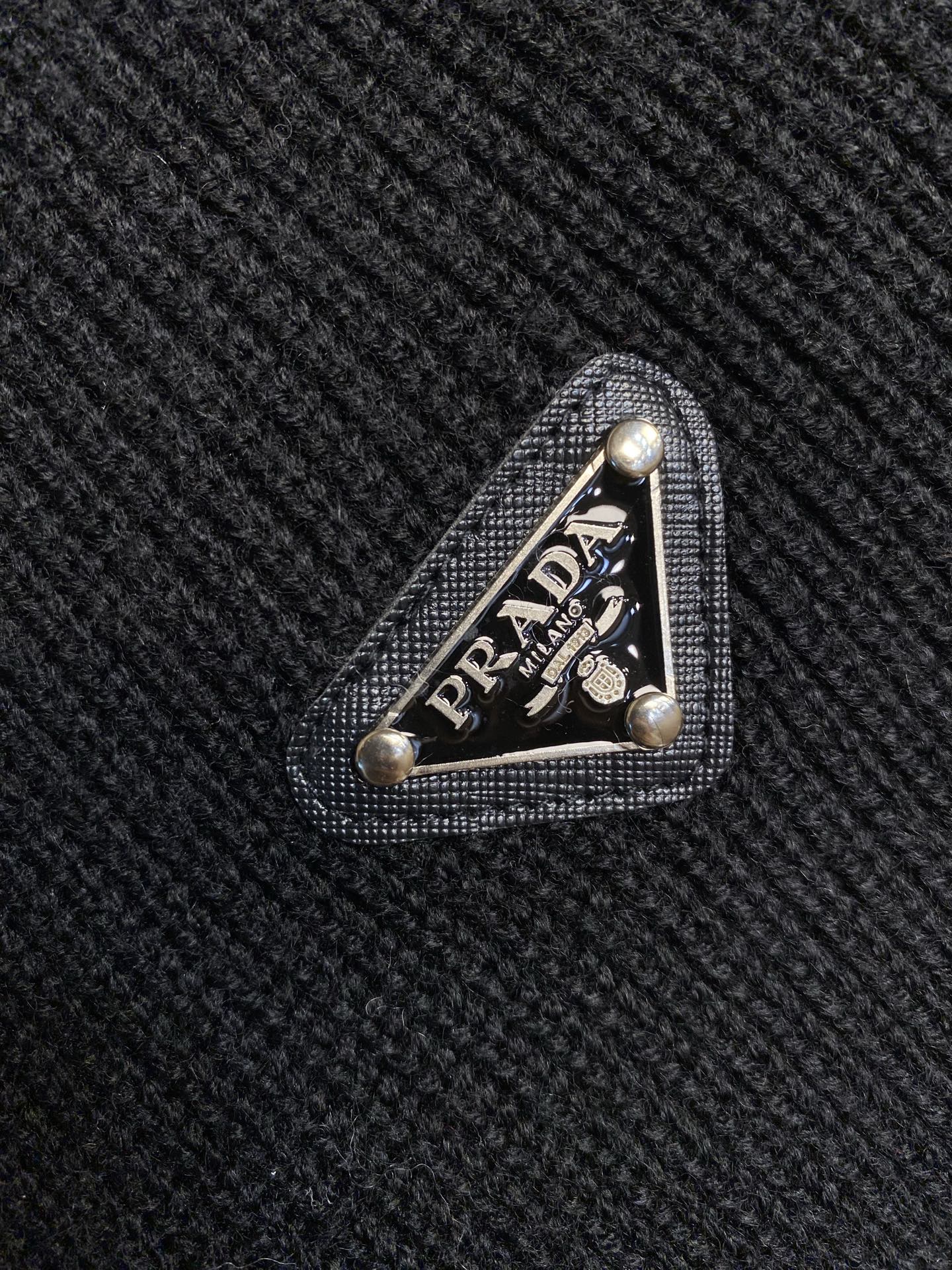 Prada Clothing-223