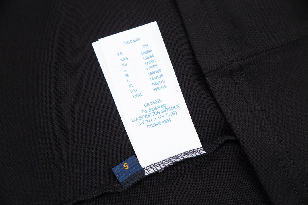 LV clothing-78
