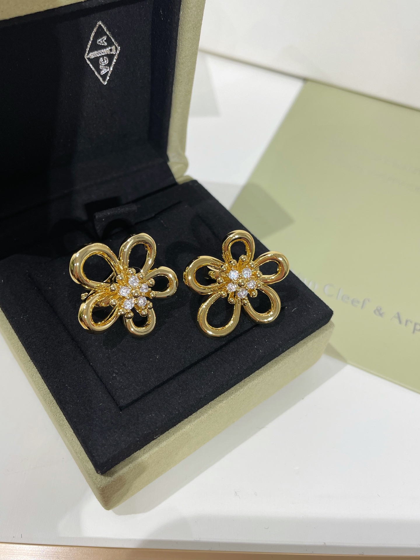 Van Cleef & Arpels earring-15