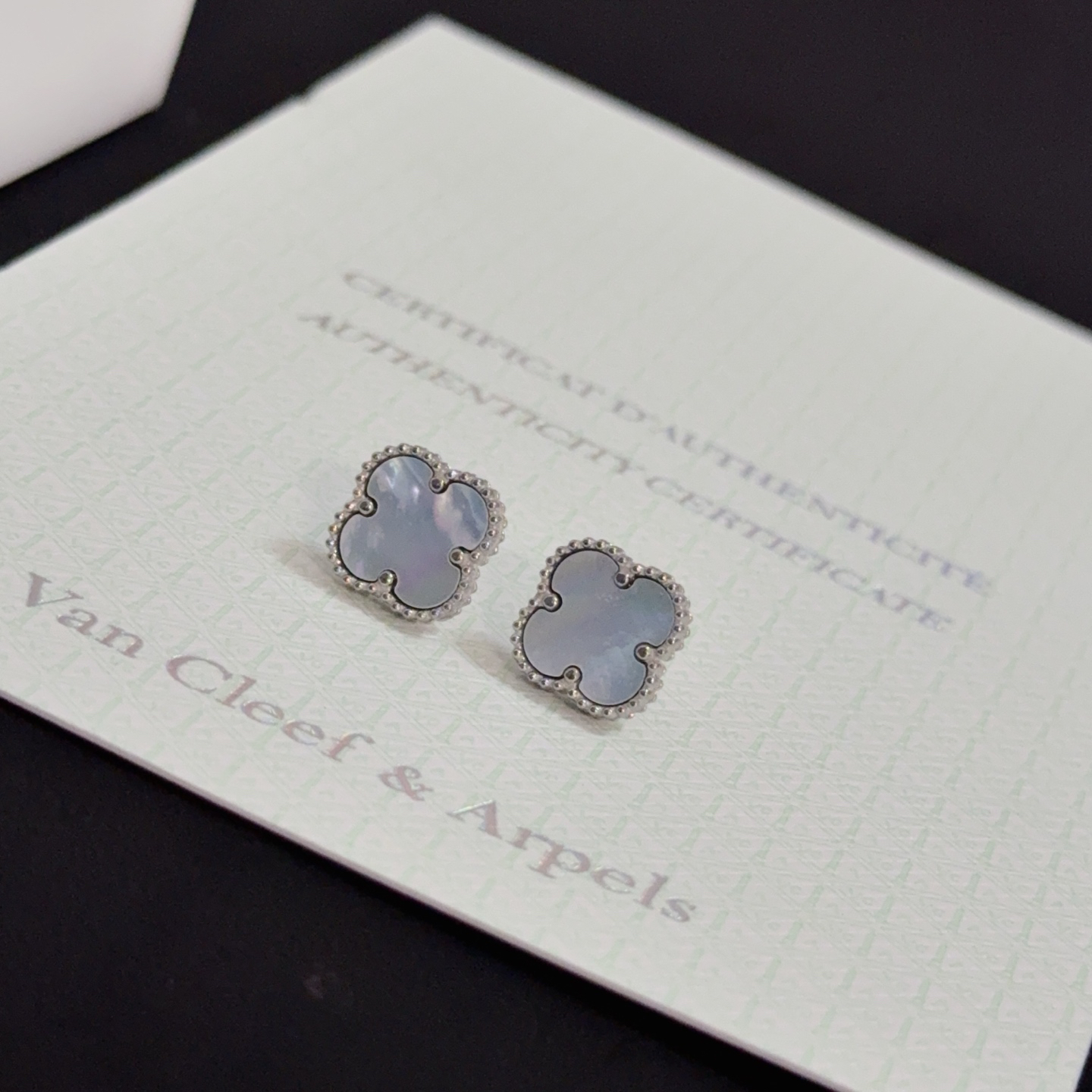 Van Cleef & Arpels earring-56