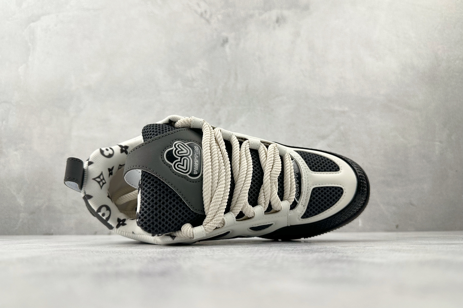 Lv Sneakers-112