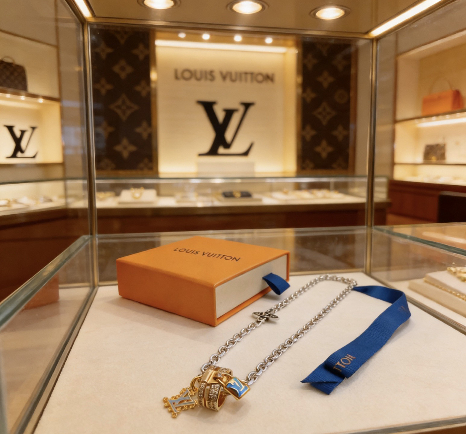 LV necklace-40