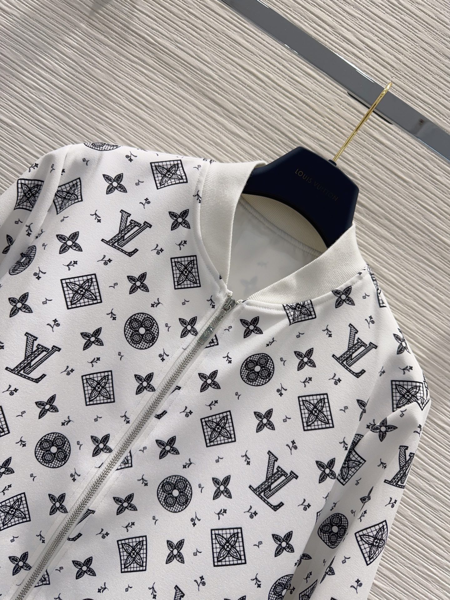 LV Clothing-324
