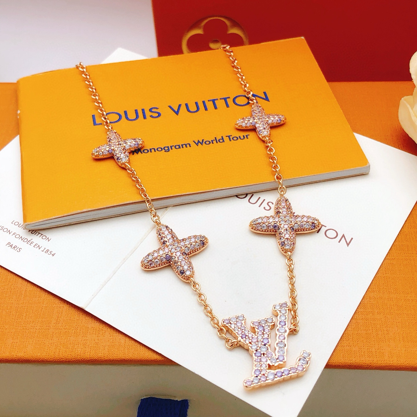 LV necklace-75