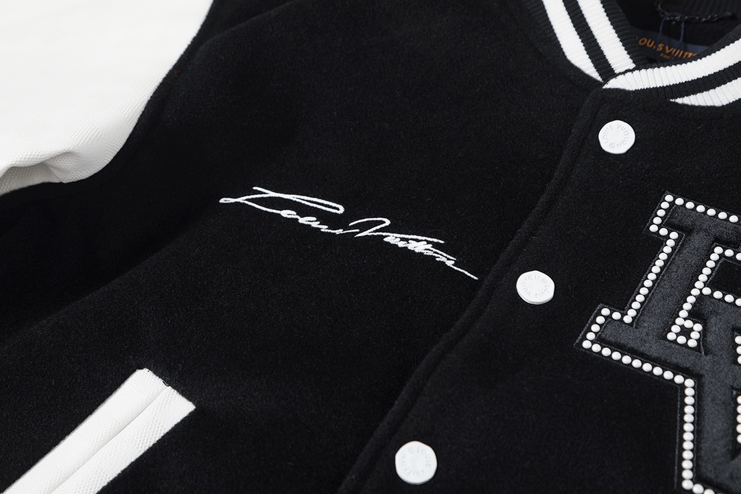 LV Clothing-270