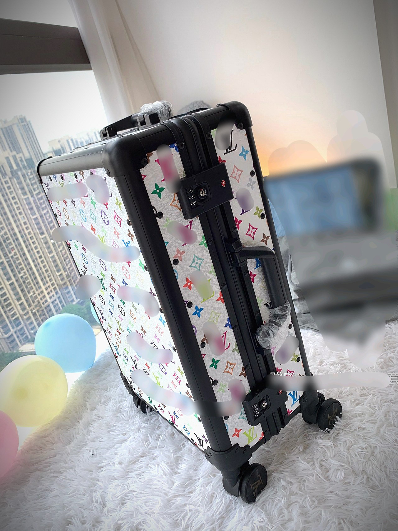 LV luggage-98
