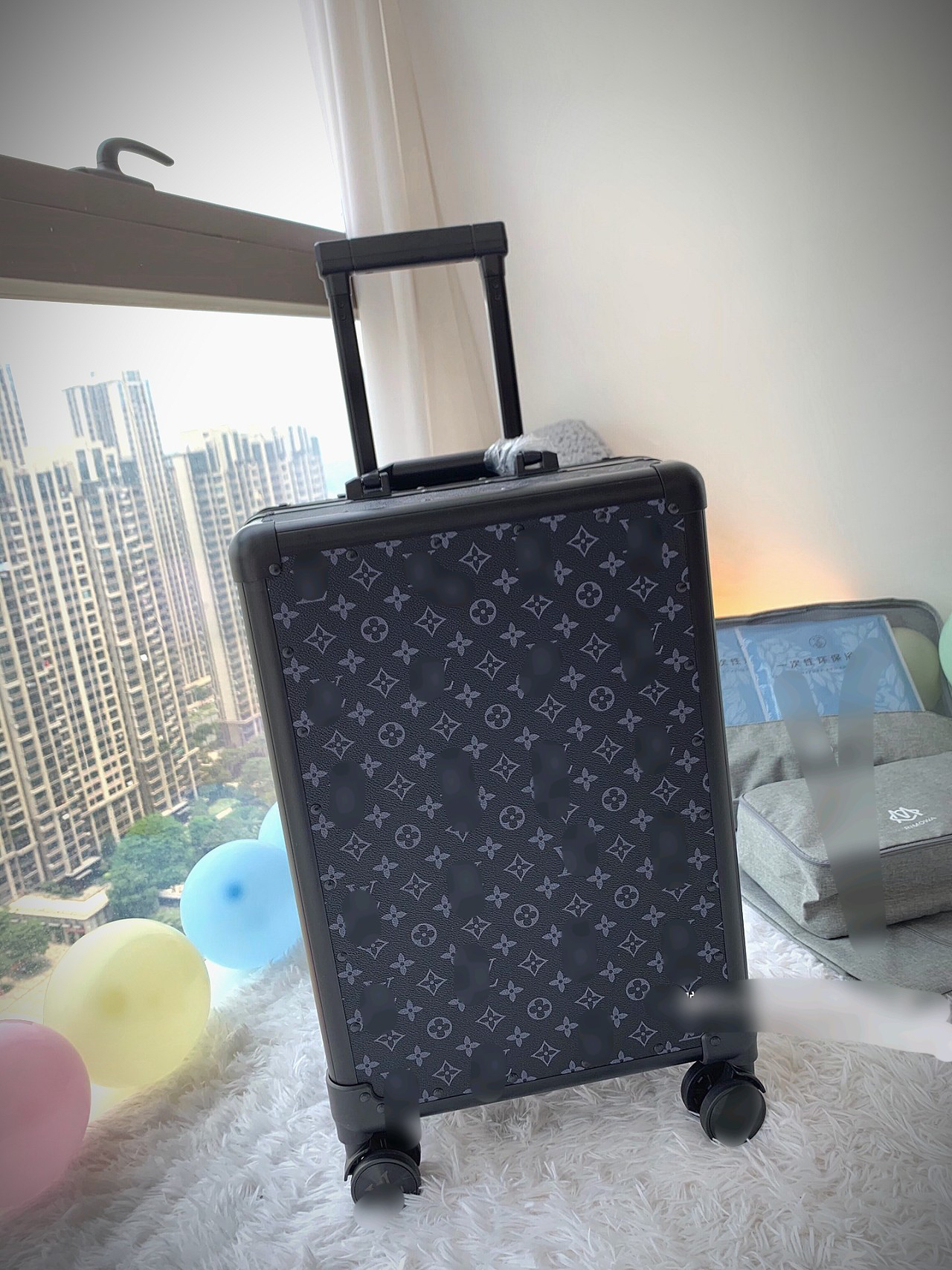 LV luggage-99
