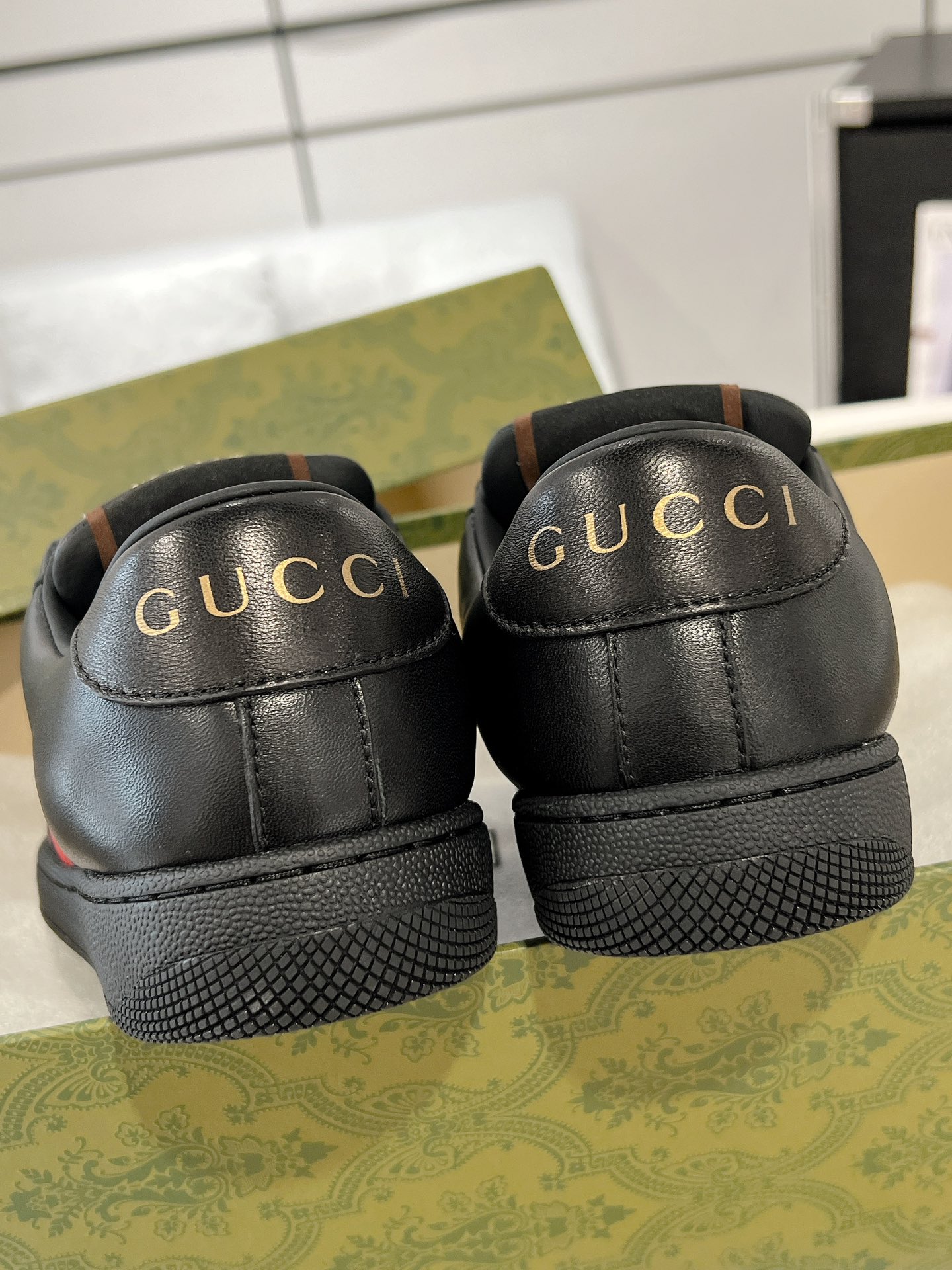 Gucci Sneakers-124