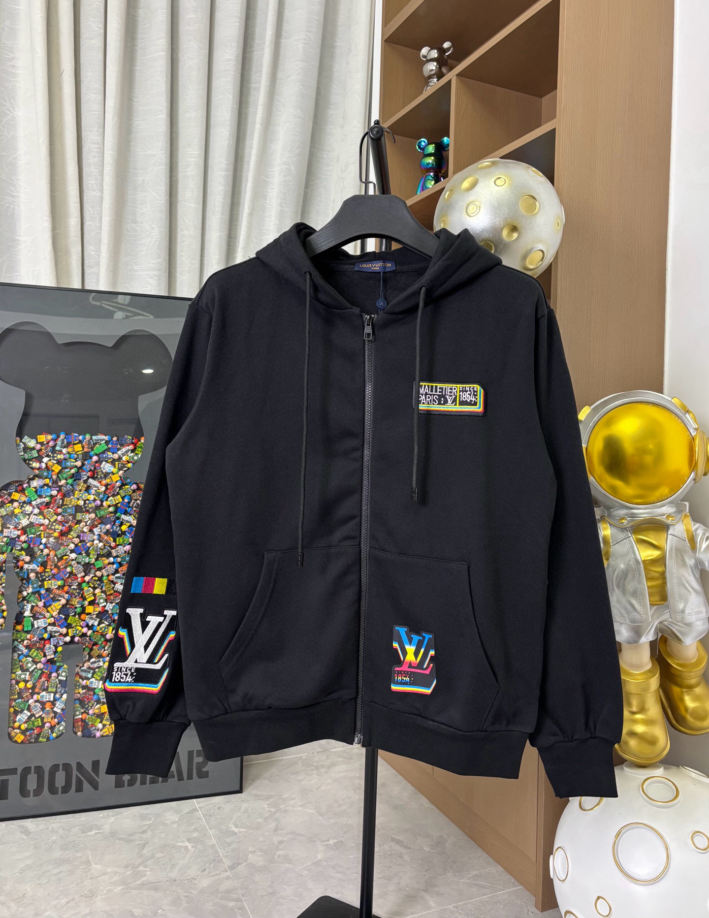 LV Clothing-303
