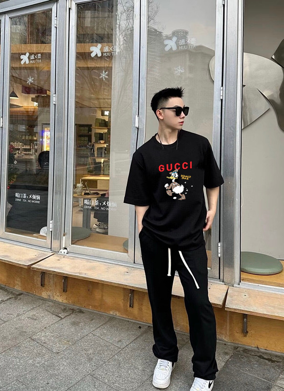 Gucci clothing-227