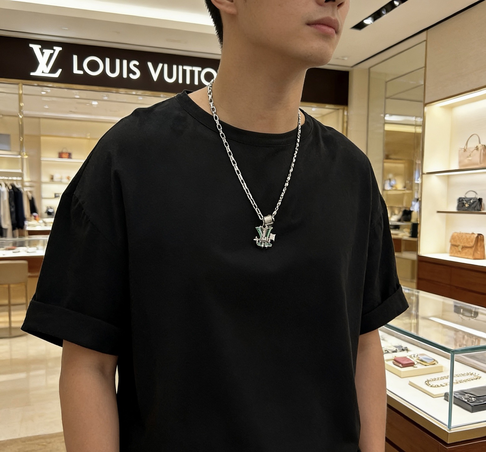 LV necklace-43