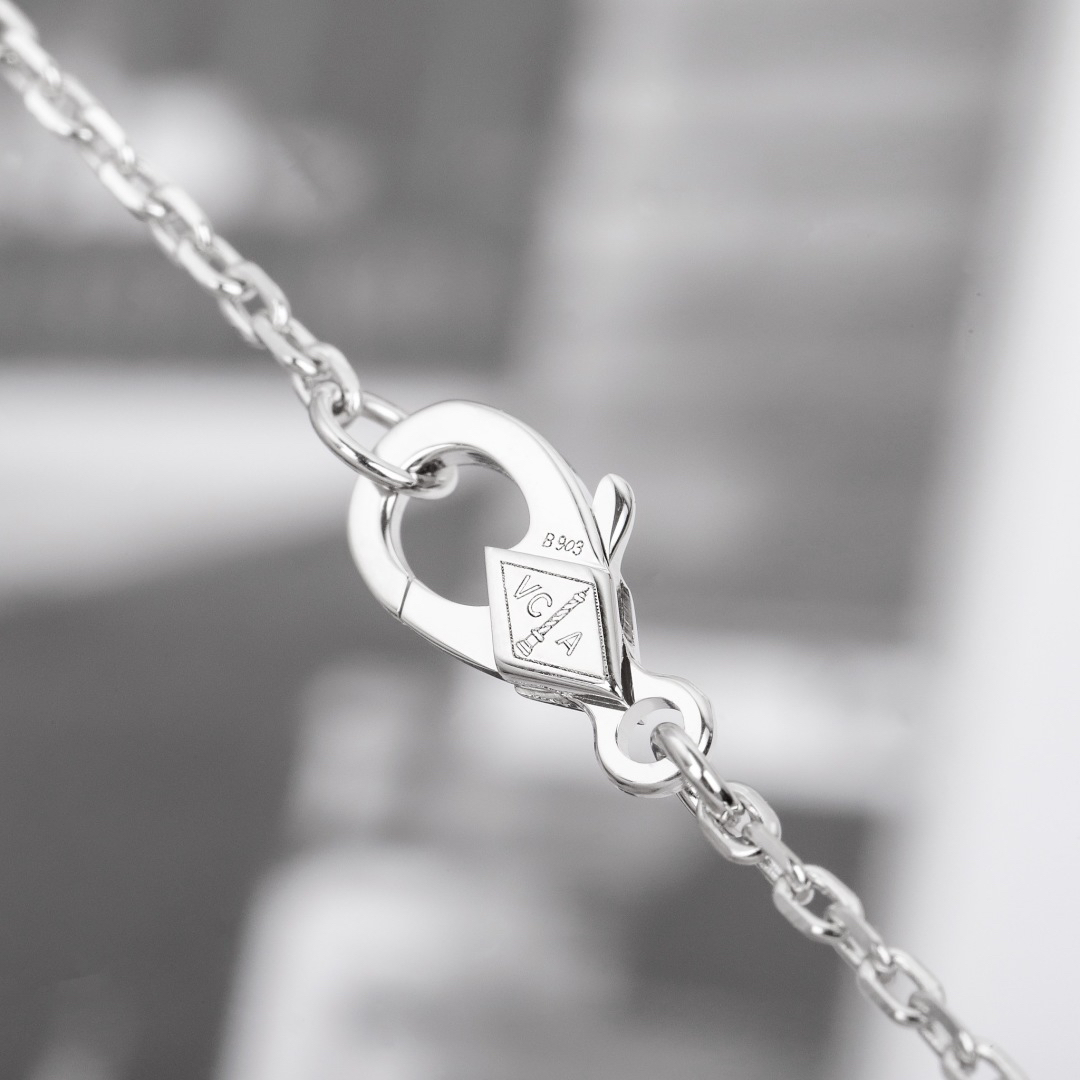 Van Cleef & Arpels Bracelet-40