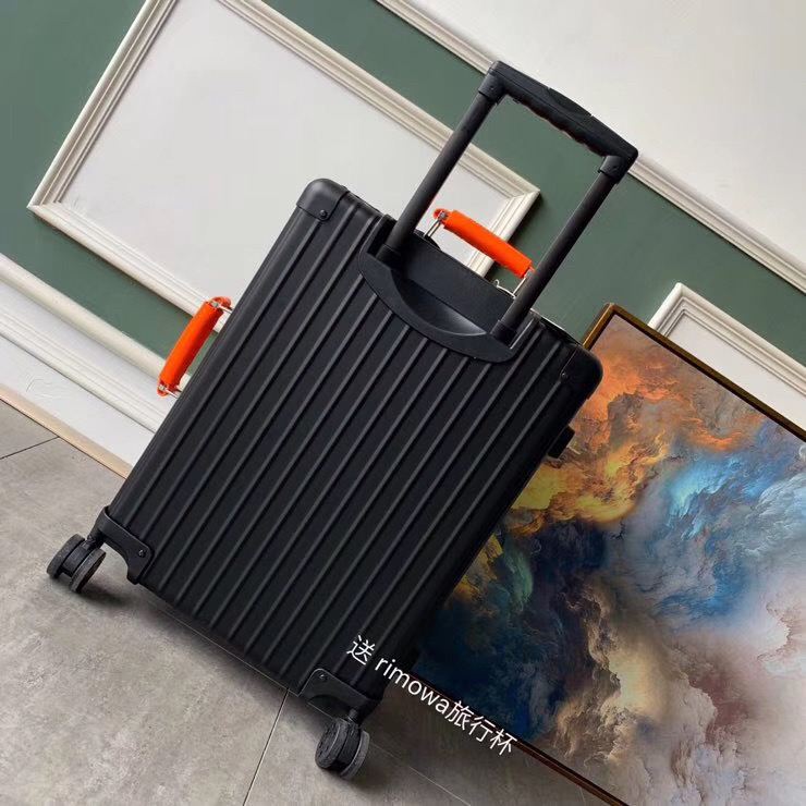 Fendi luggage-30