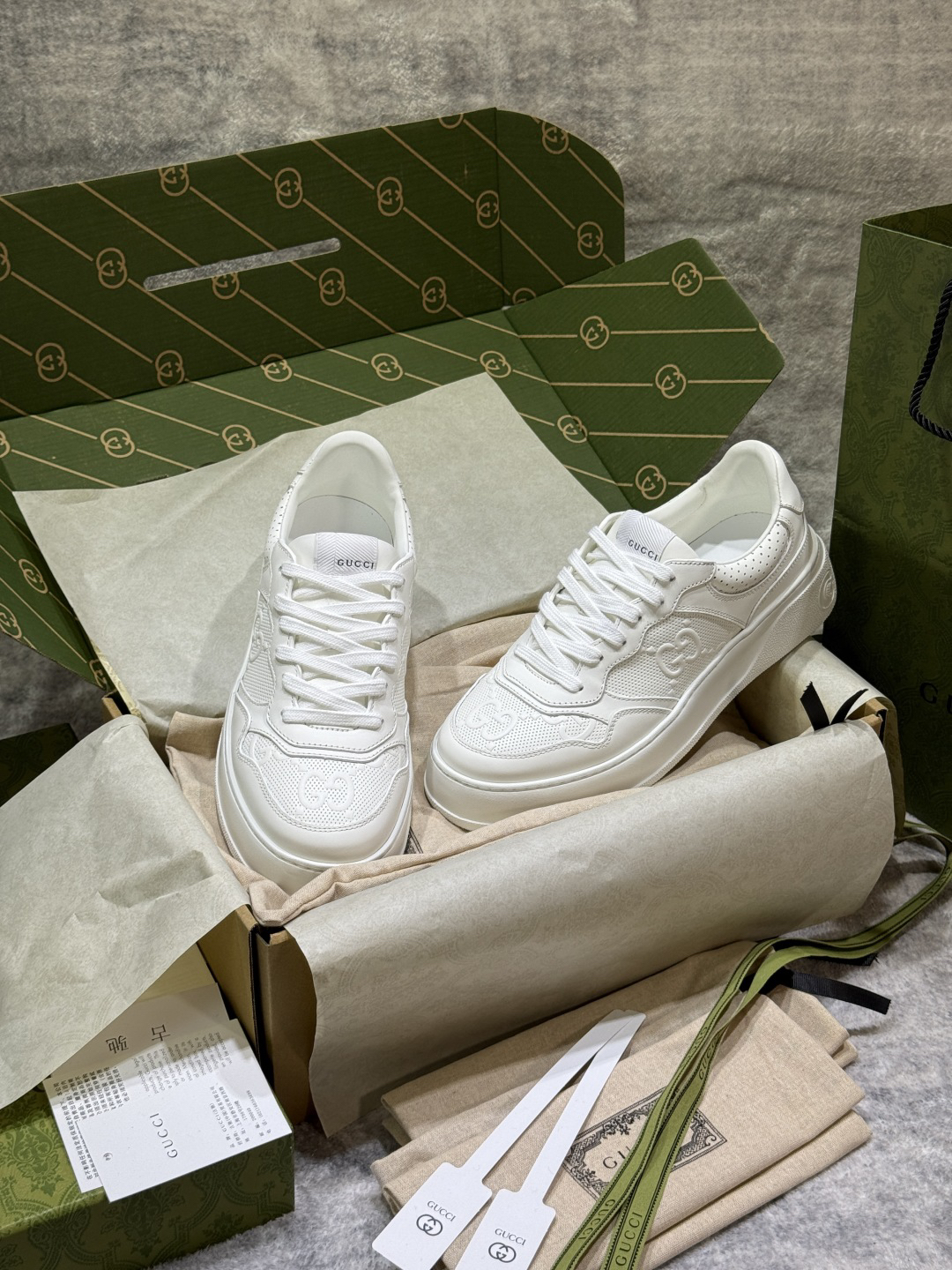 Gucci Sneakers-157
