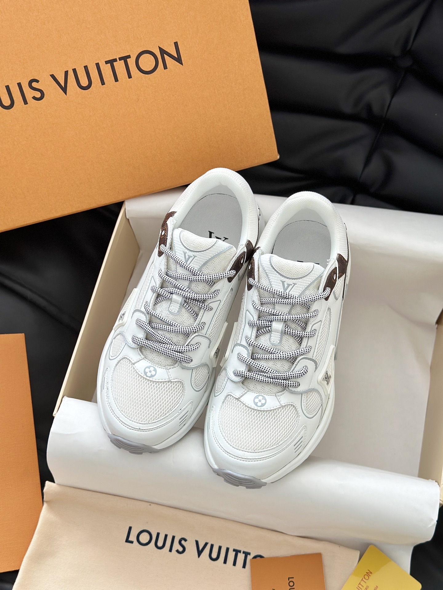 Lv Sneakers-206