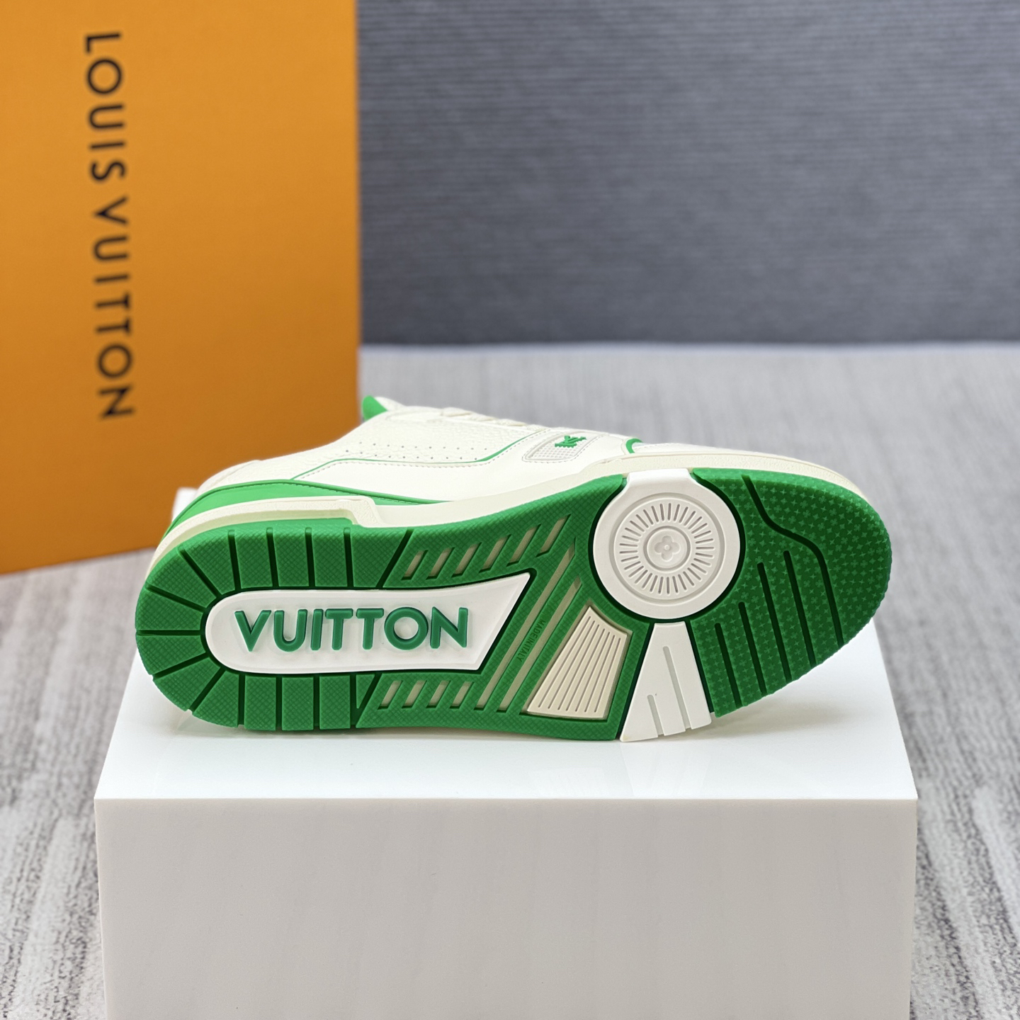 Lv Sneakers-150