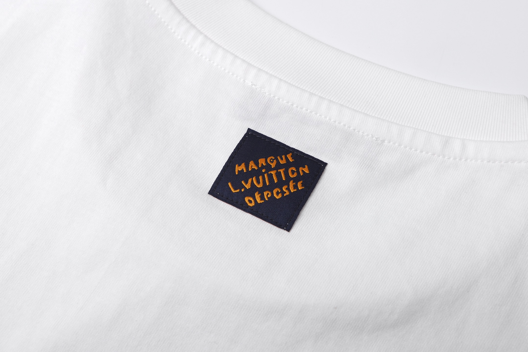 LV clothing-234