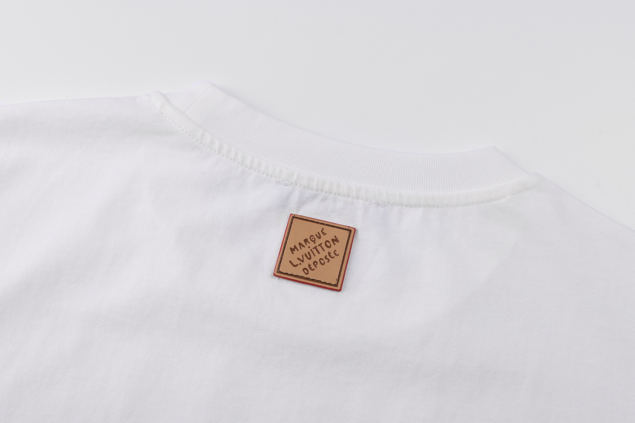 LV clothing-210