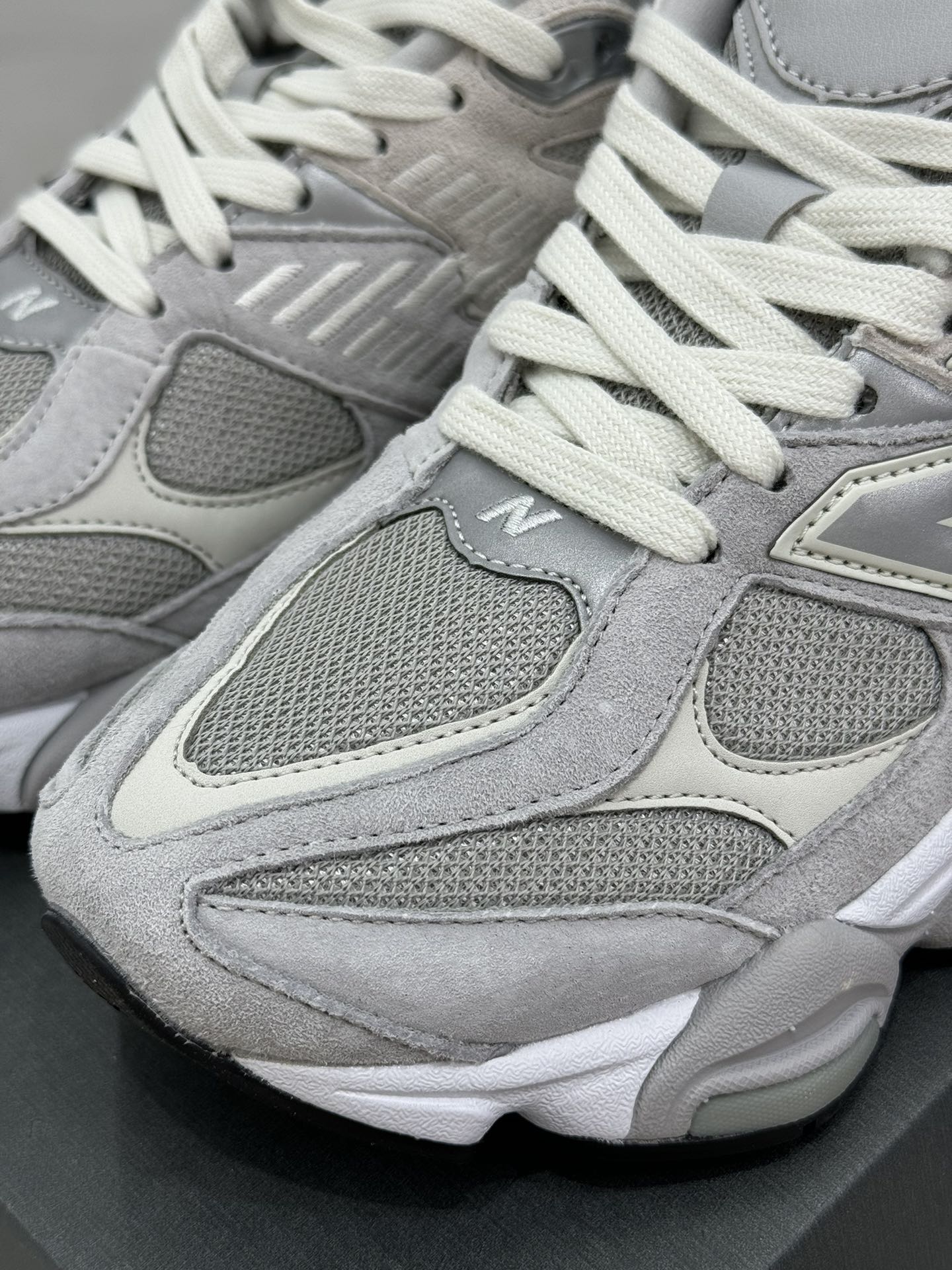 New Balance Sneakers-210