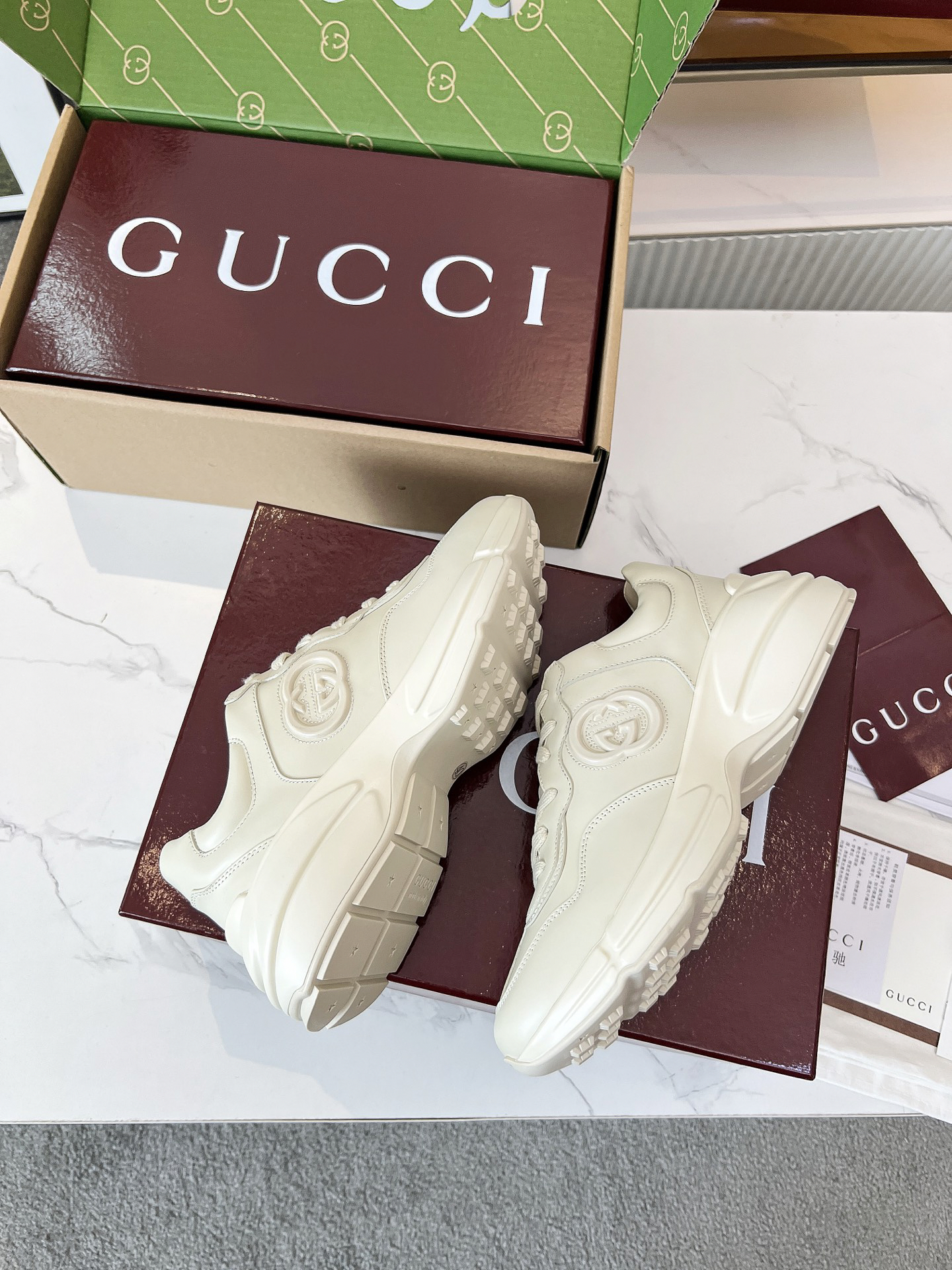 Gucci Sneakers-111