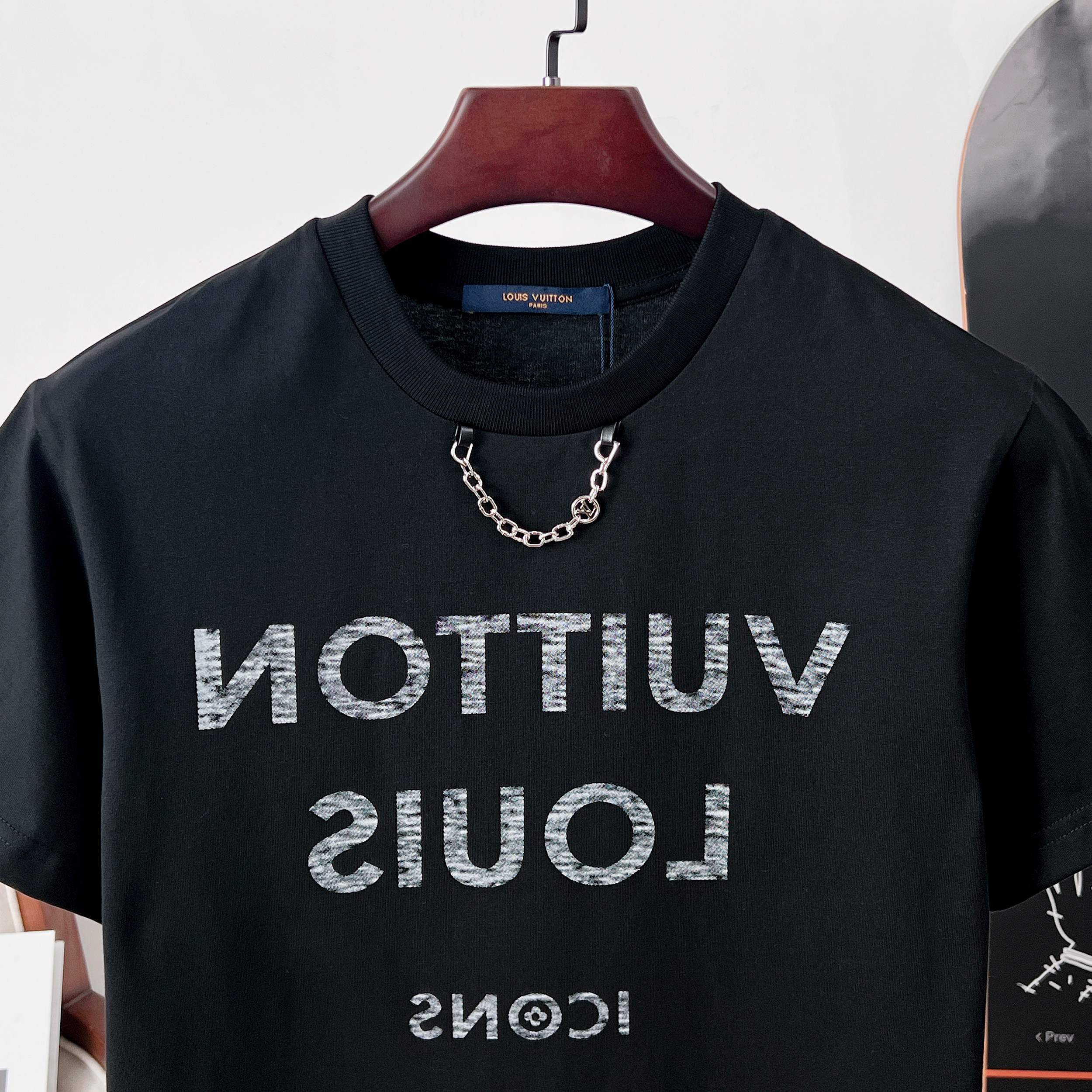 LV clothing-250