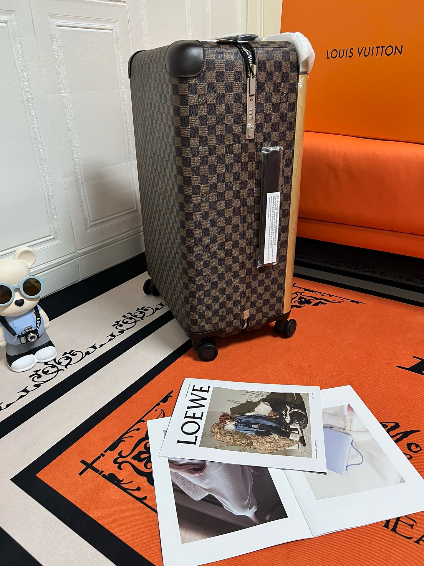 LV luggage-9