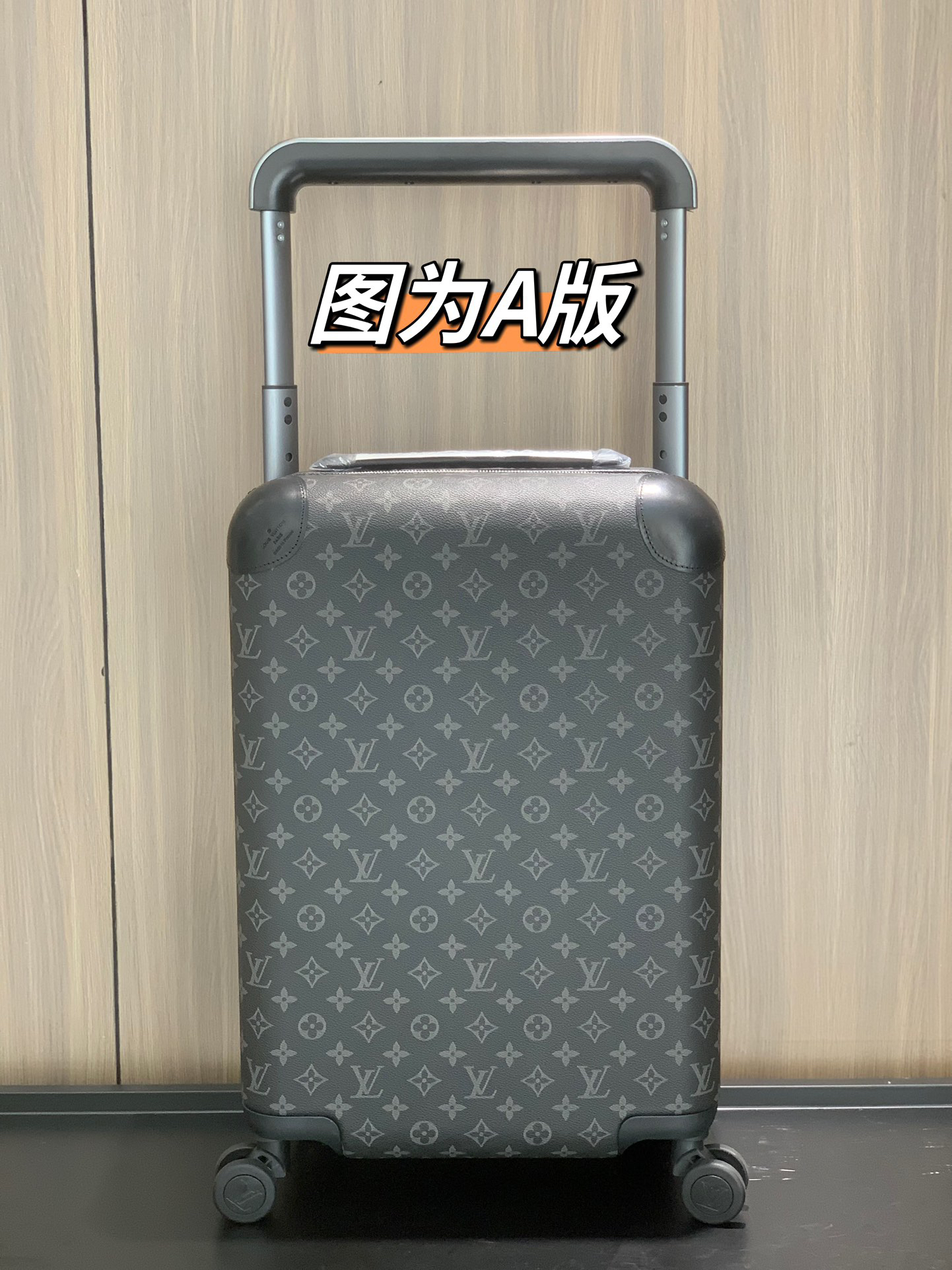 LV luggage-21
