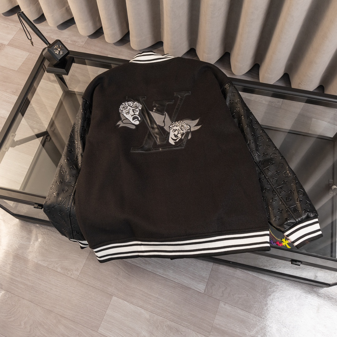 LV Clothing-311