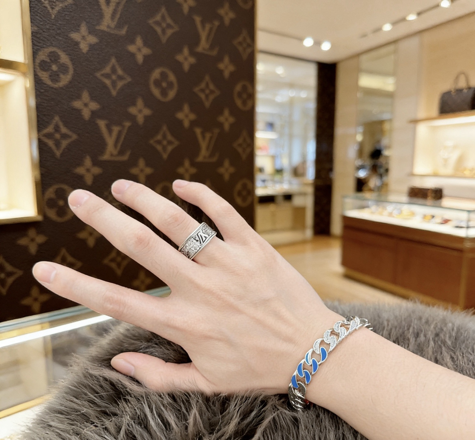 LV Bracelet-87