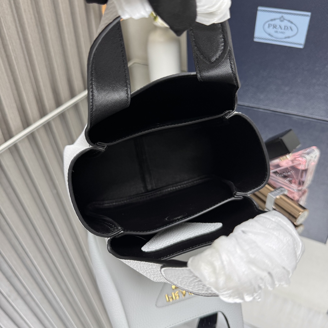 Prada Hot New Product-15