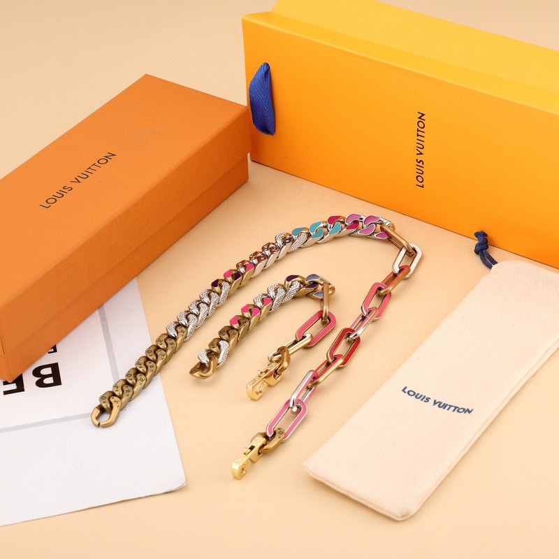 LV necklace-5