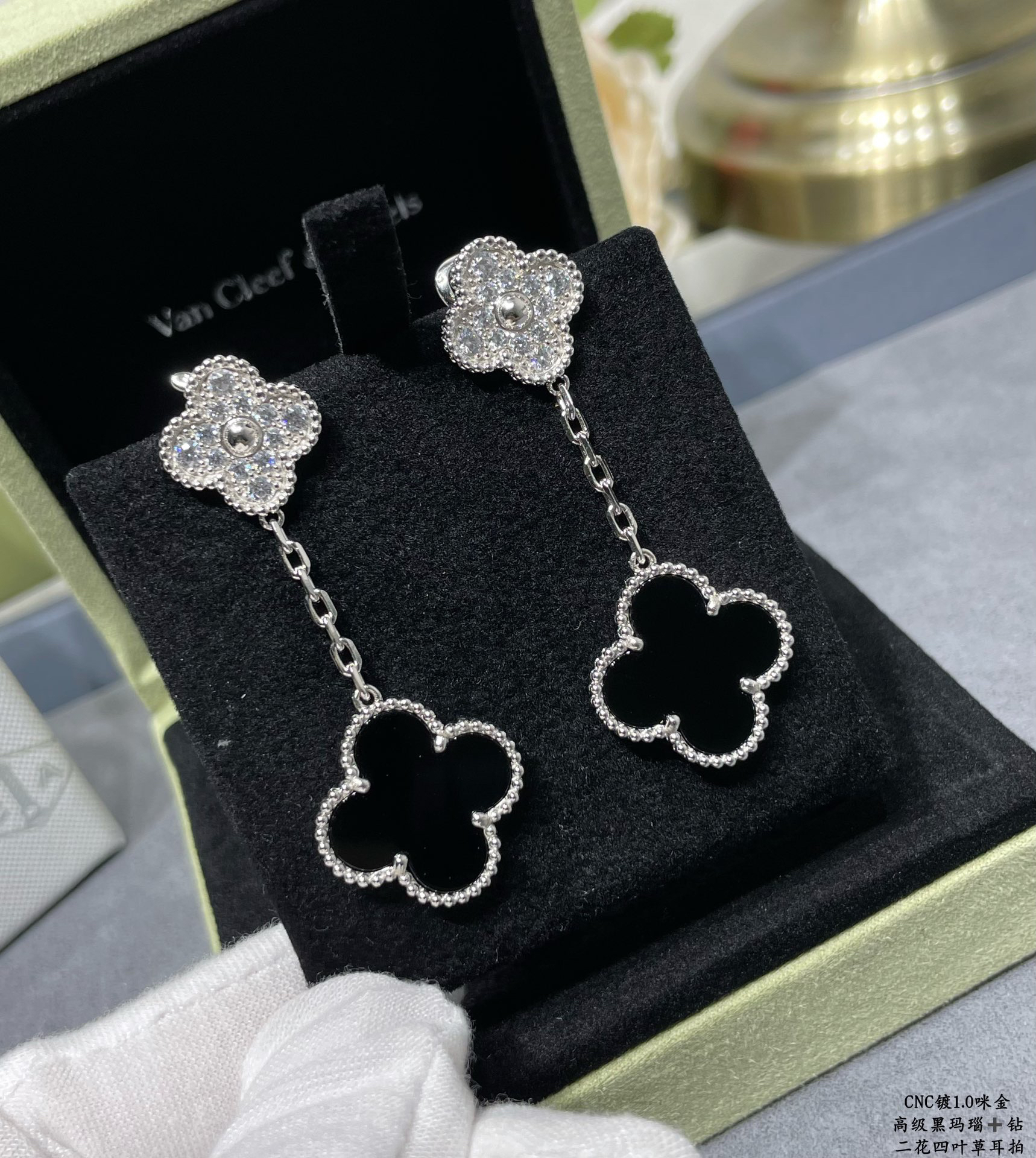 Van Cleef & Arpels earring-122