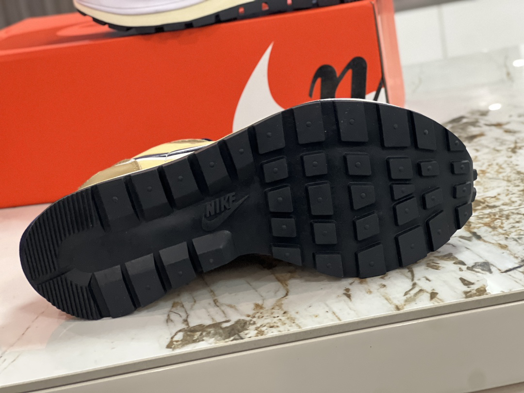 Nike Sneakers-250