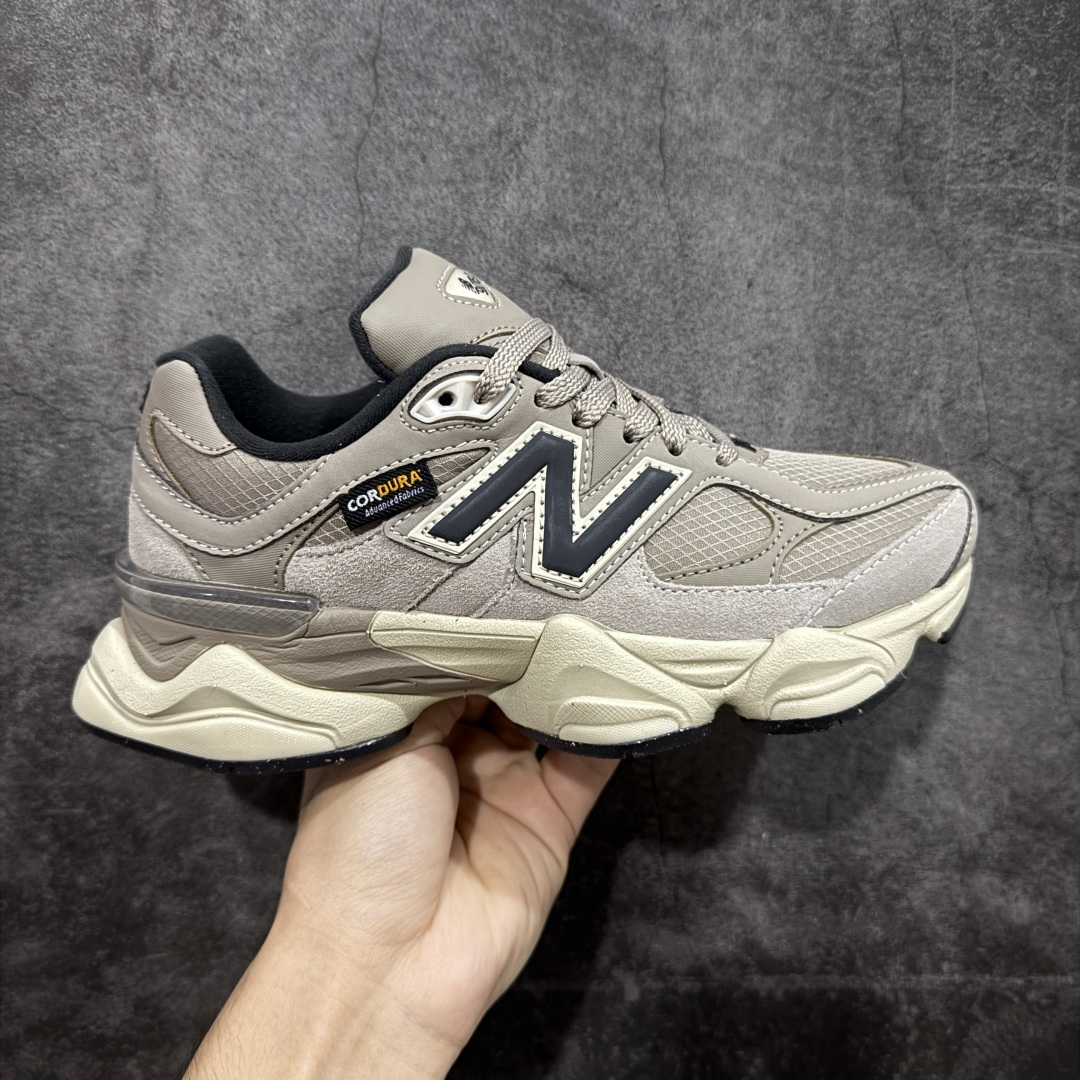 New Balance Sneakers-240