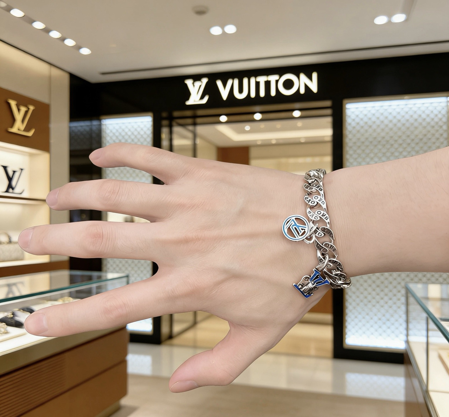 LV Bracelet-90