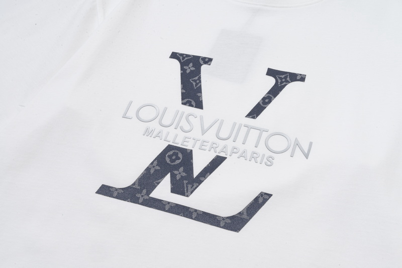 LV clothing-46