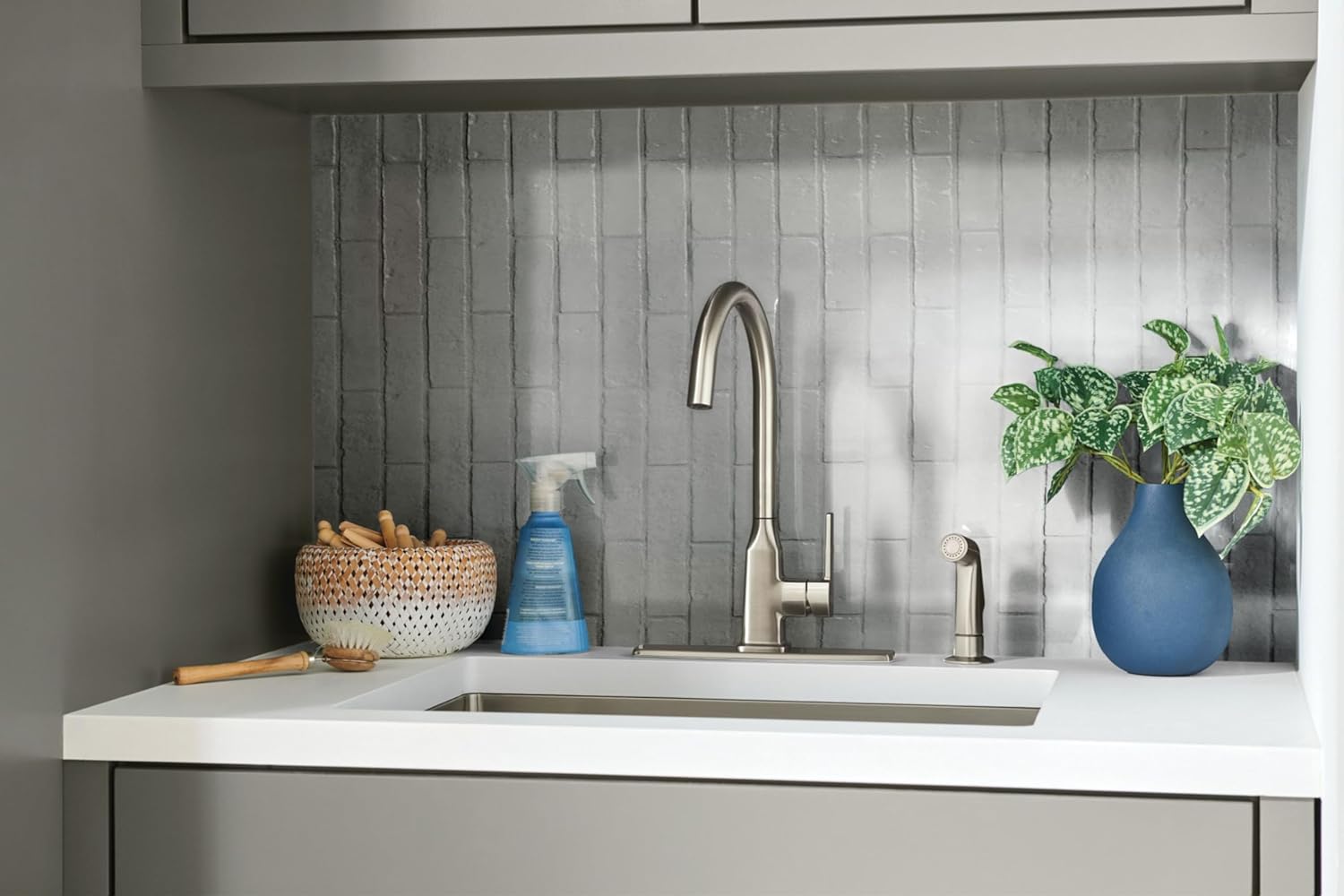 Peerless Ezra Single-Handle Kitchen Sink Faucet with Side Sprayer, Stainless P199152LF-SS