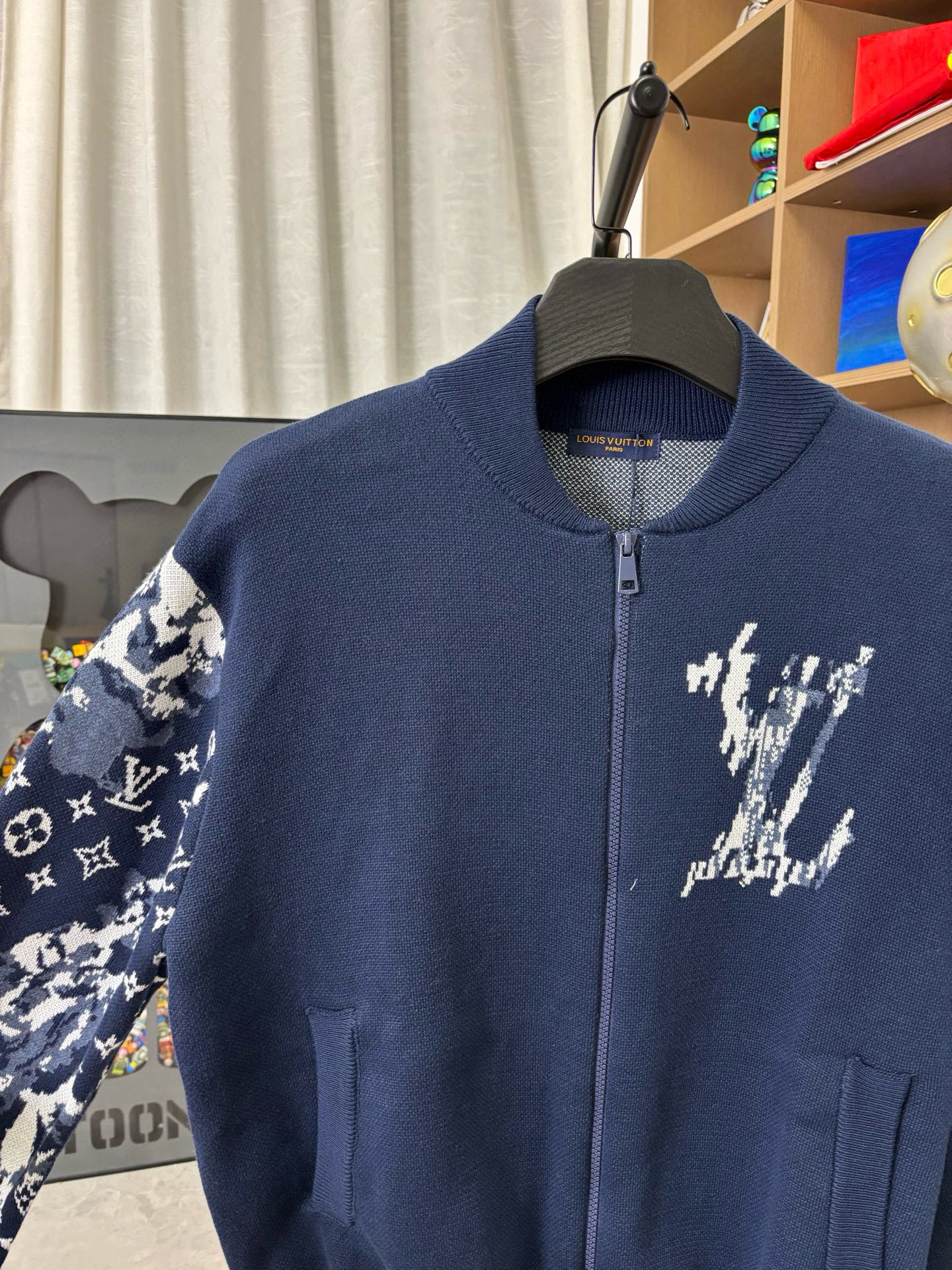 LV Clothing-300