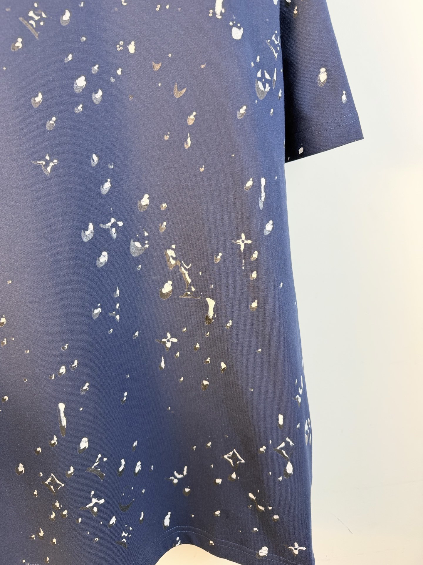 LV clothing-241