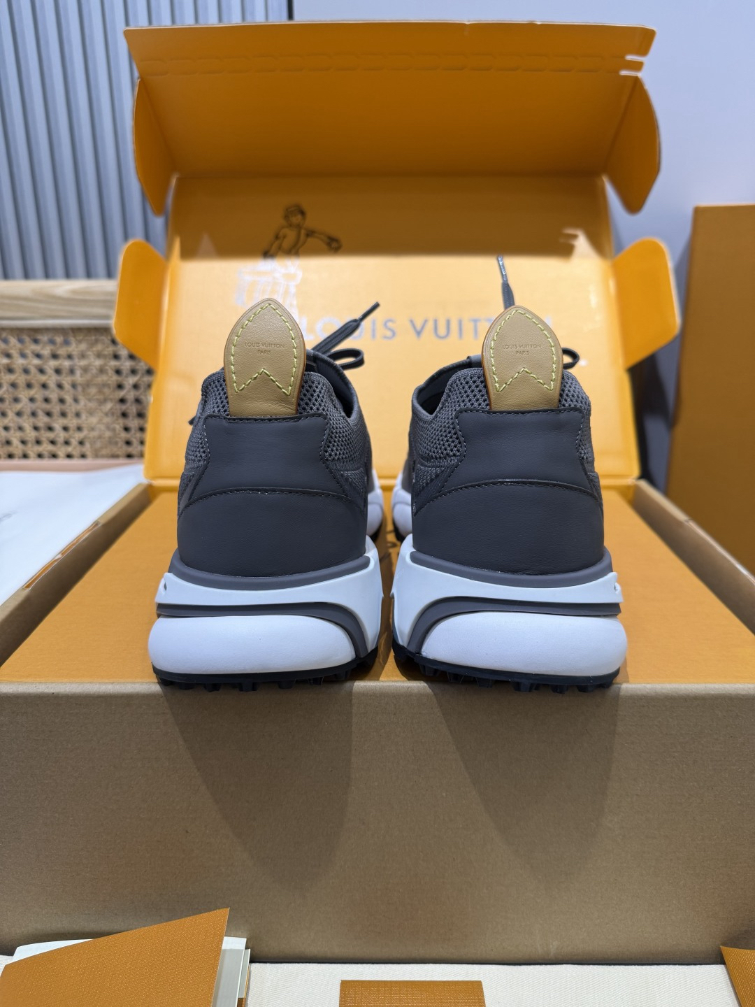 Lv Sneakers-180