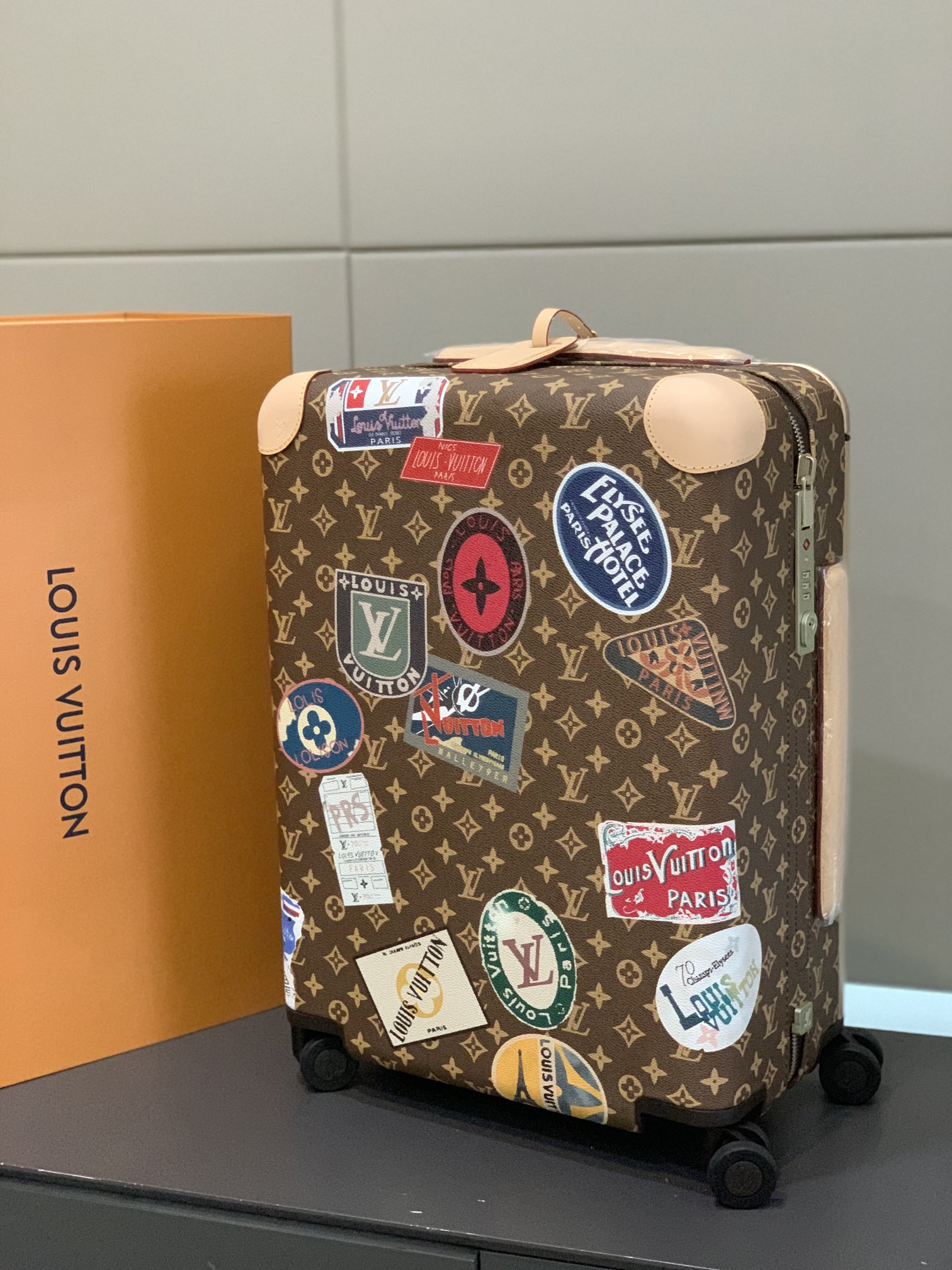 LV luggage-72