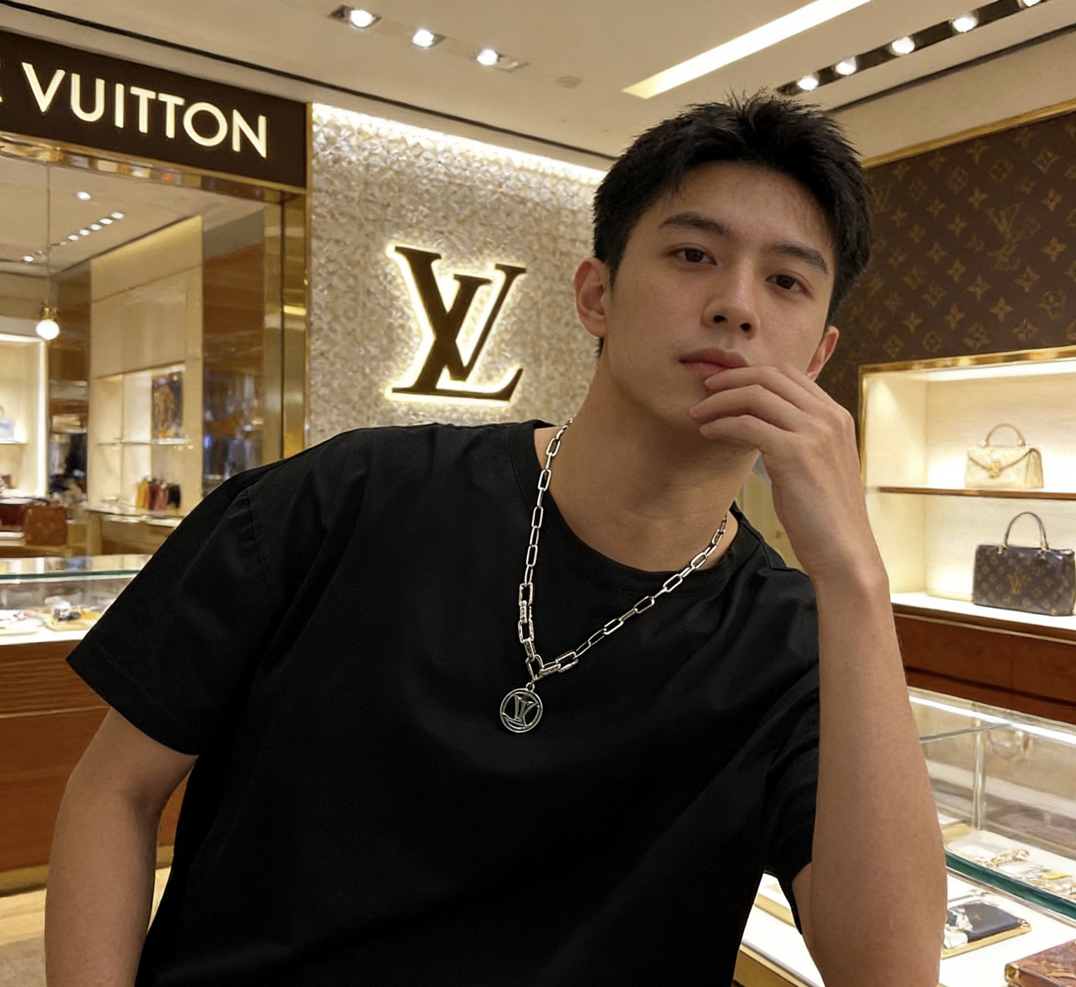 LV necklace-42