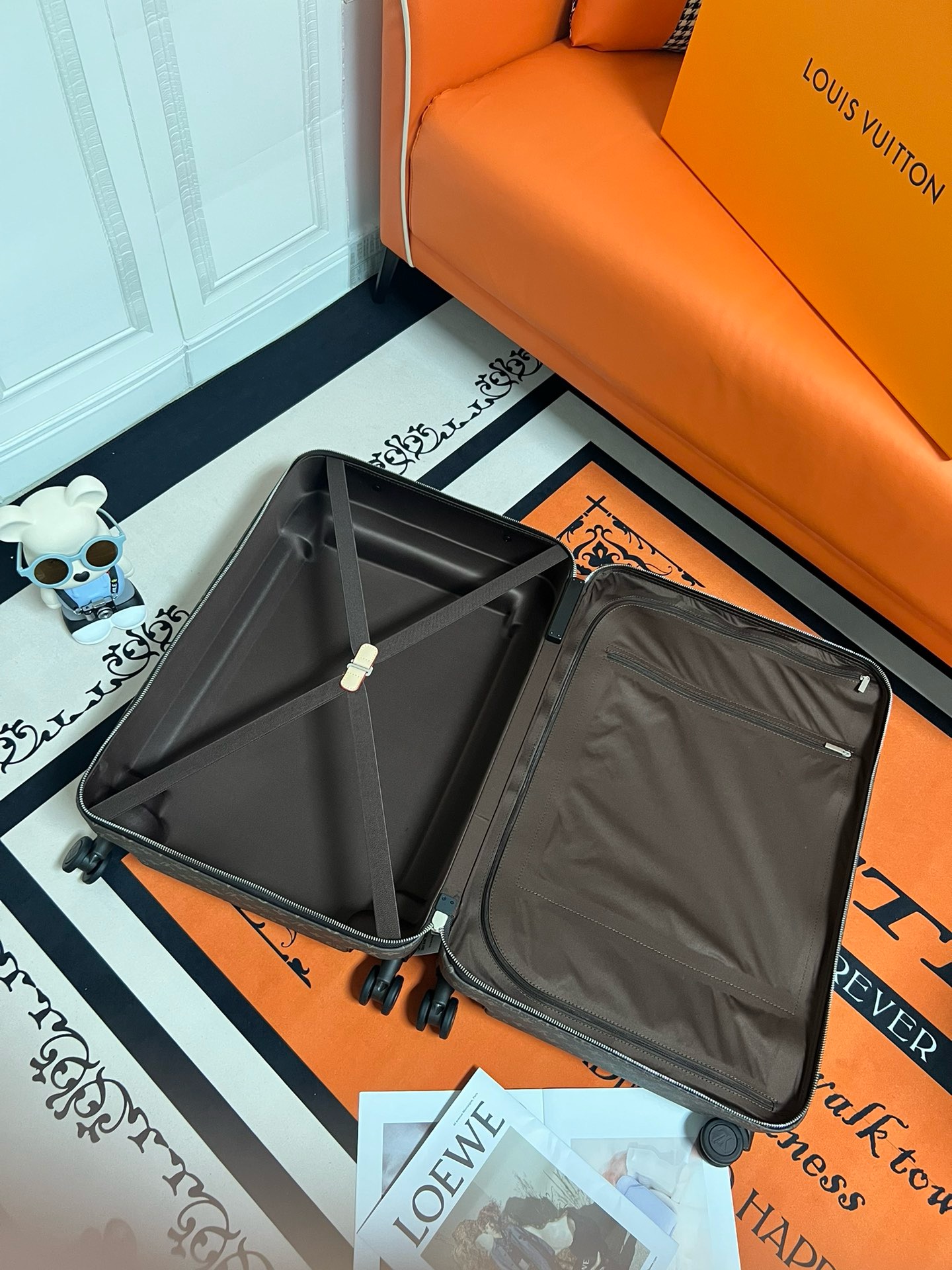 LV luggage-9