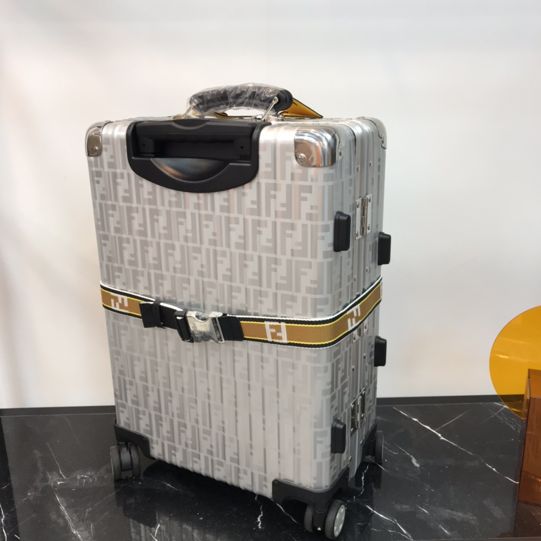 Fendi luggage-16