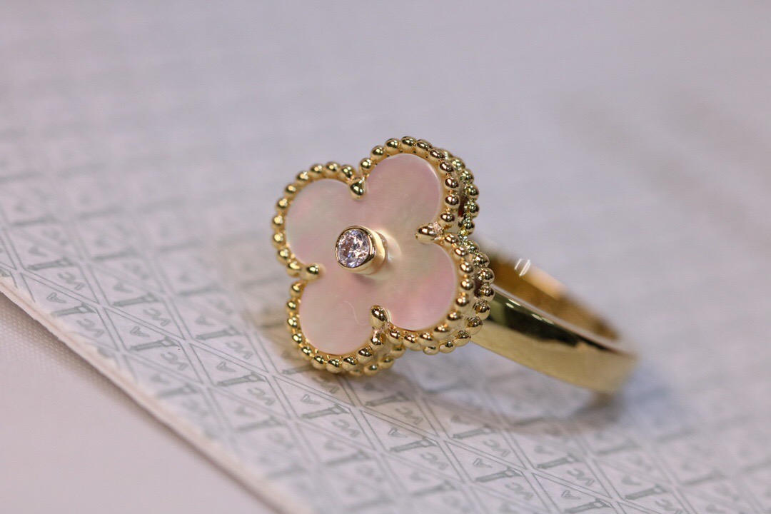 Van Cleef & Arpels ring-46