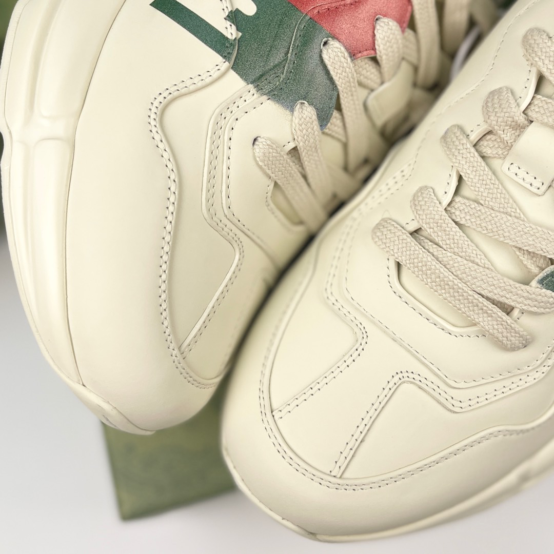 Gucci Sneakers-216