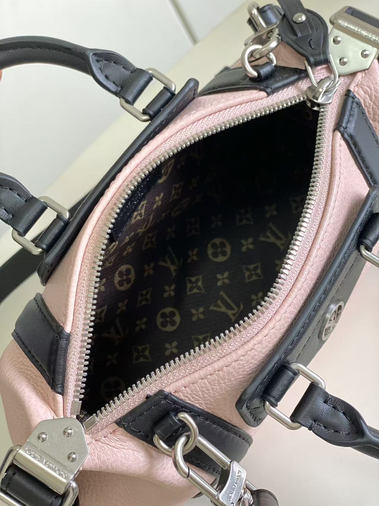 Louis Vuitton Hot New Product-198